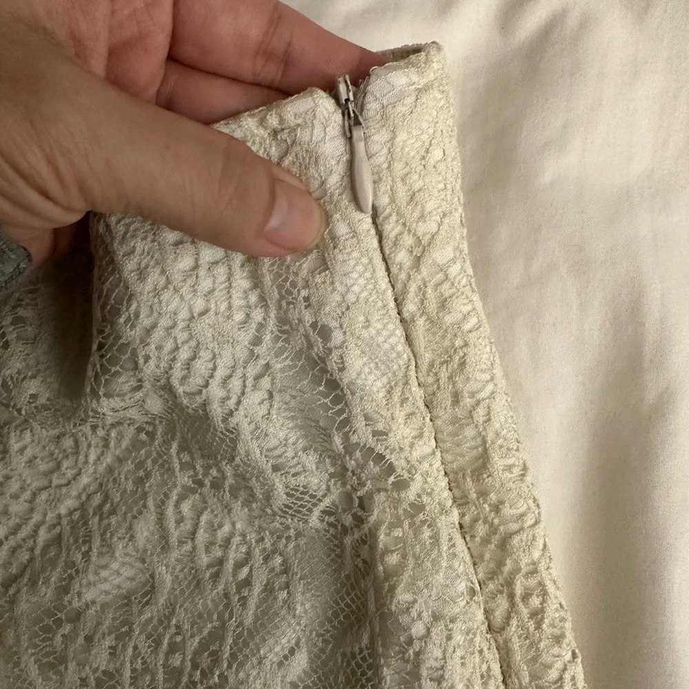 Lace offf white shorts - Picture 8 of 8